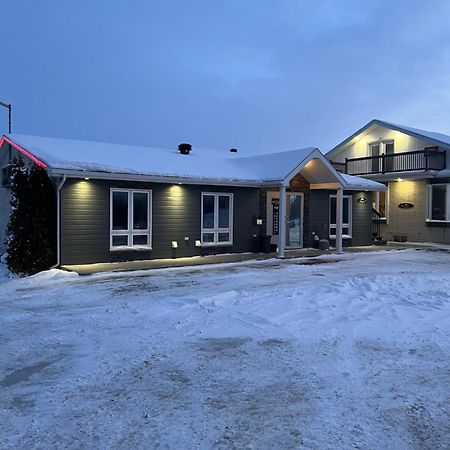 Hotel Auberge St-Felicien Saint-Félicien Екстериор снимка