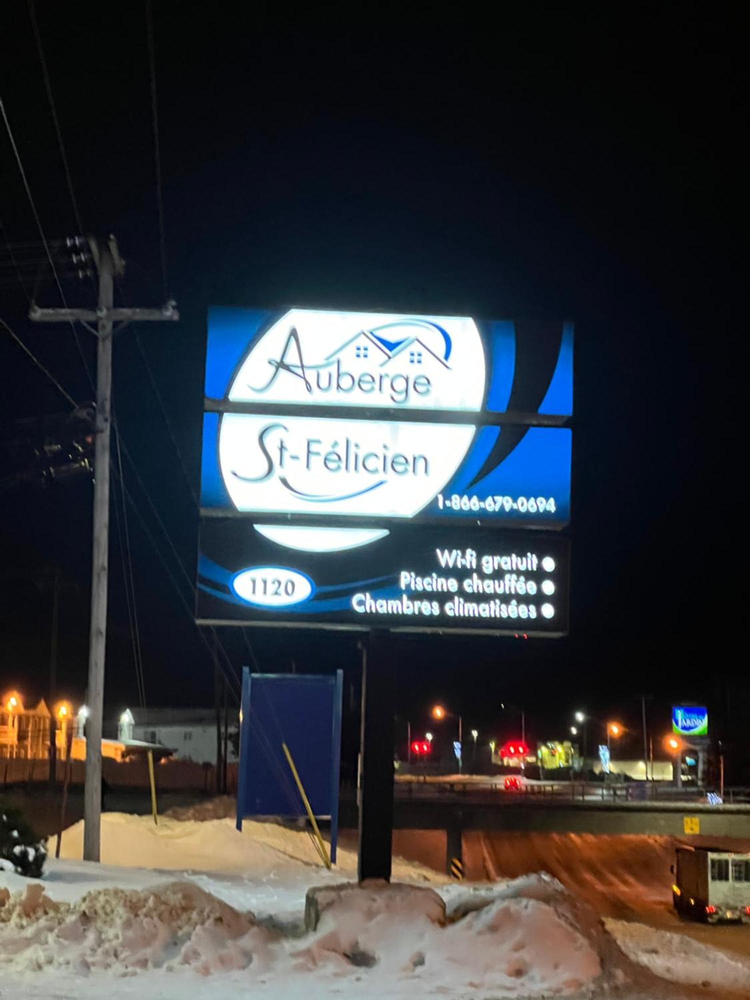 Hotel Auberge St-Felicien Saint-Félicien Екстериор снимка
