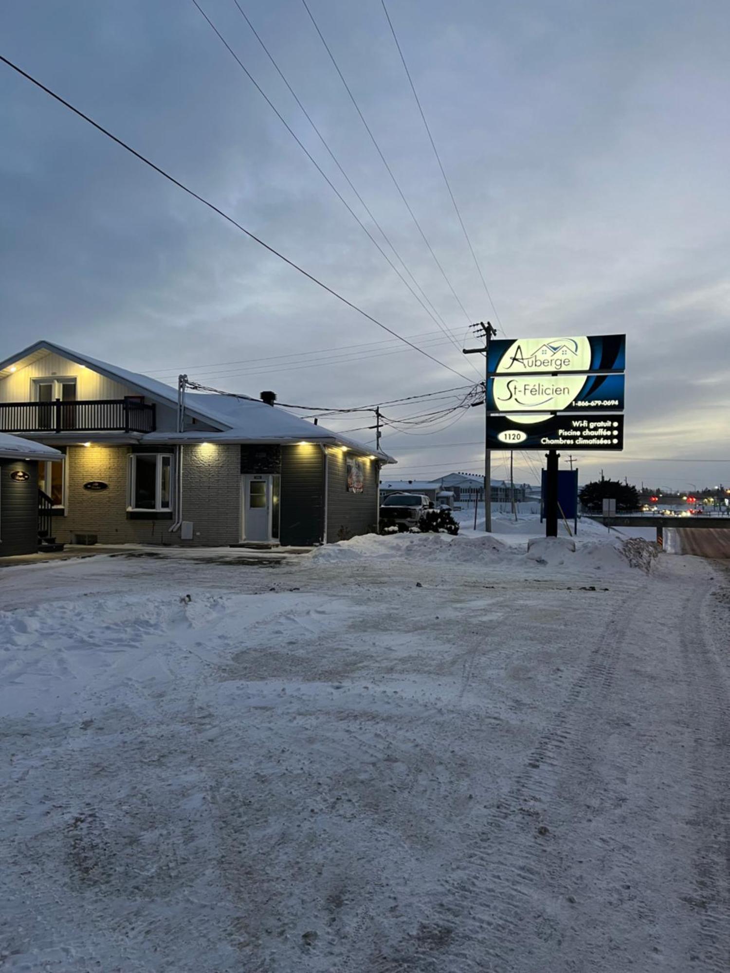 Hotel Auberge St-Felicien Saint-Félicien Екстериор снимка