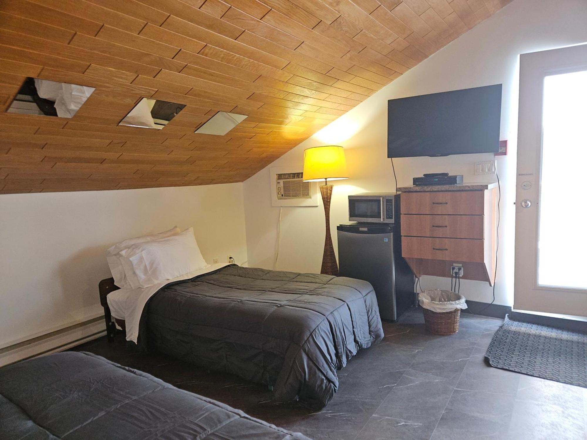 Hotel Auberge St-Felicien Saint-Félicien Екстериор снимка
