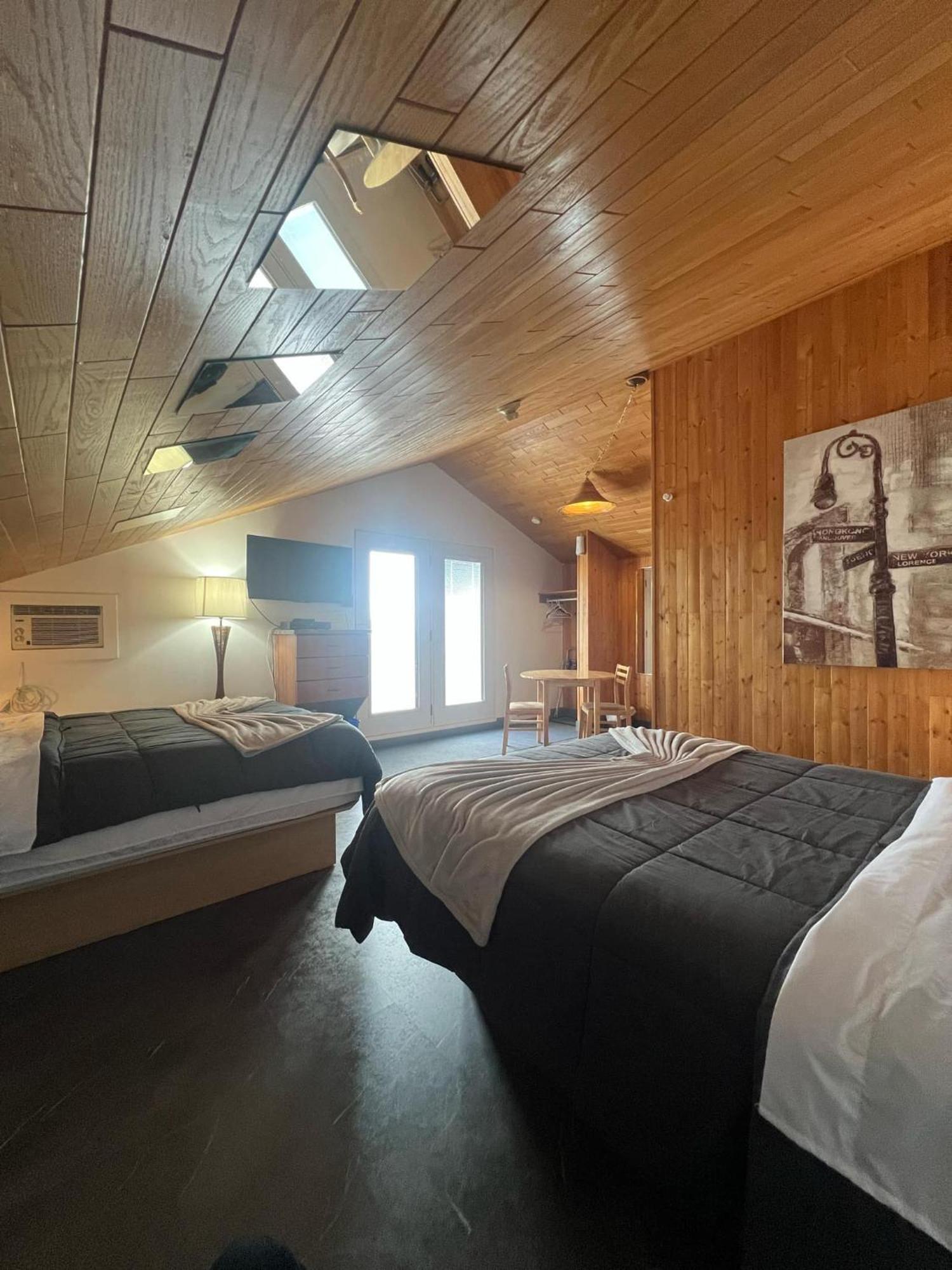Hotel Auberge St-Felicien Saint-Félicien Екстериор снимка